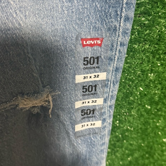 Light Blue Straight Jeans with Distressed Details levi 501 - Picture 3 of 6